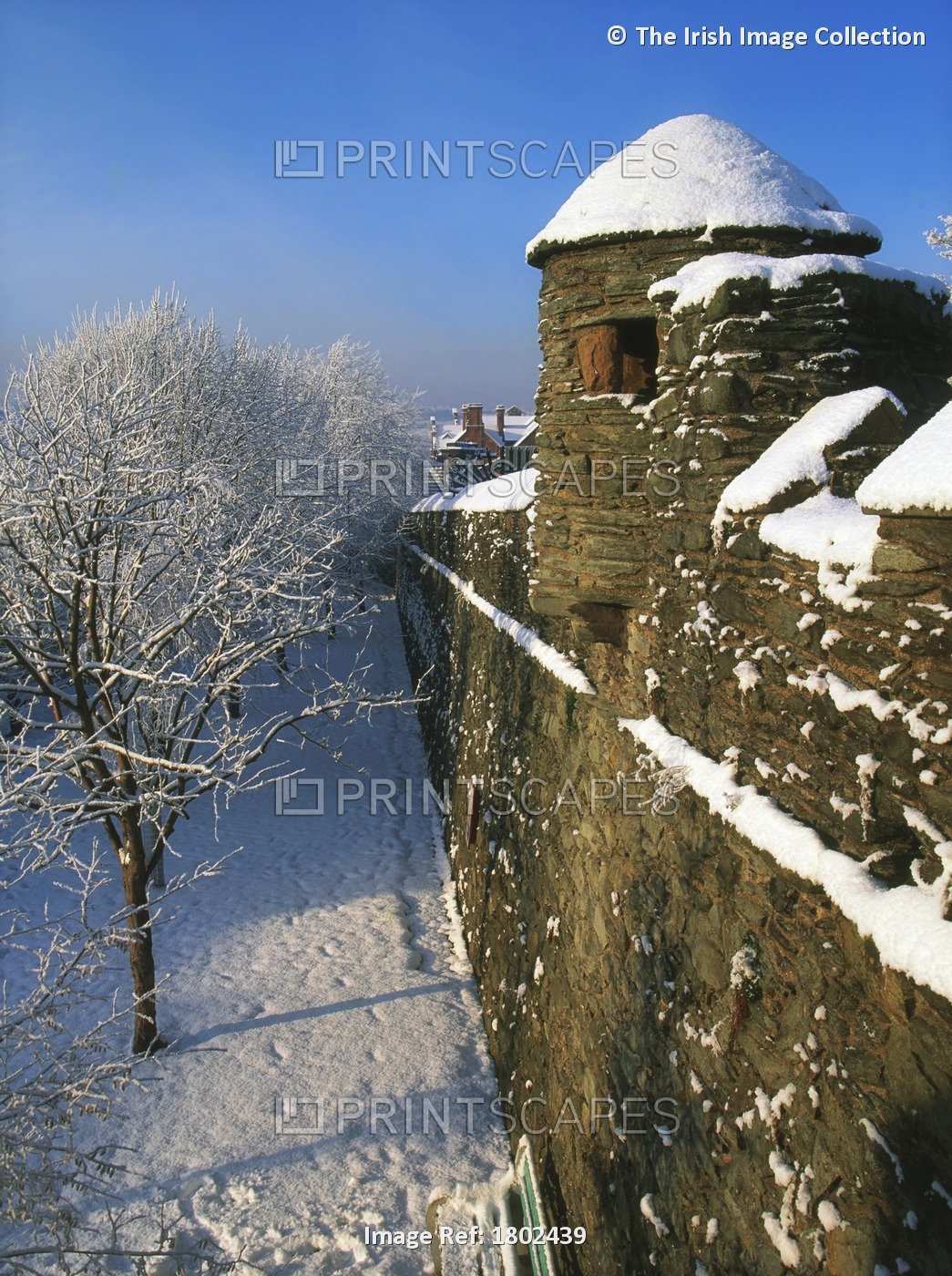 Derry's City Wall, Derry City, Co Derry, Ireland, Watchtower Overlooking The ...