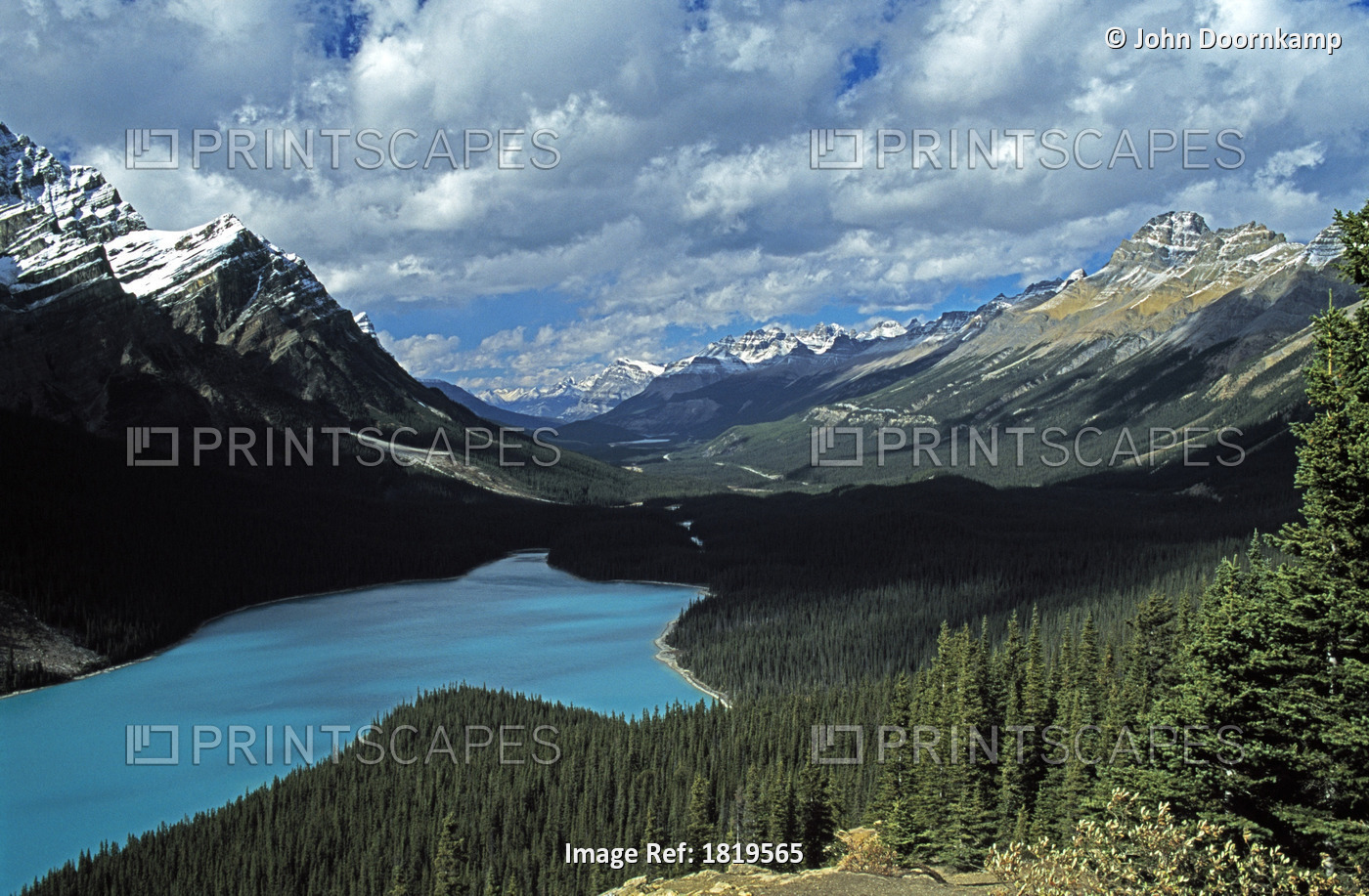 PEYTO LAKE AND MOUNTAINS IN THE CANADIAN ROCKIES