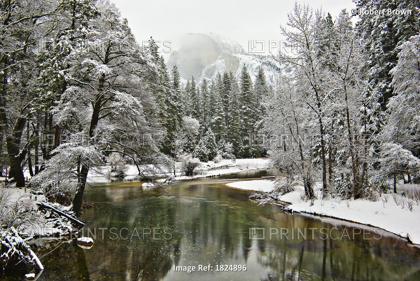 Merced River, Yosemite National Park, California, Usa