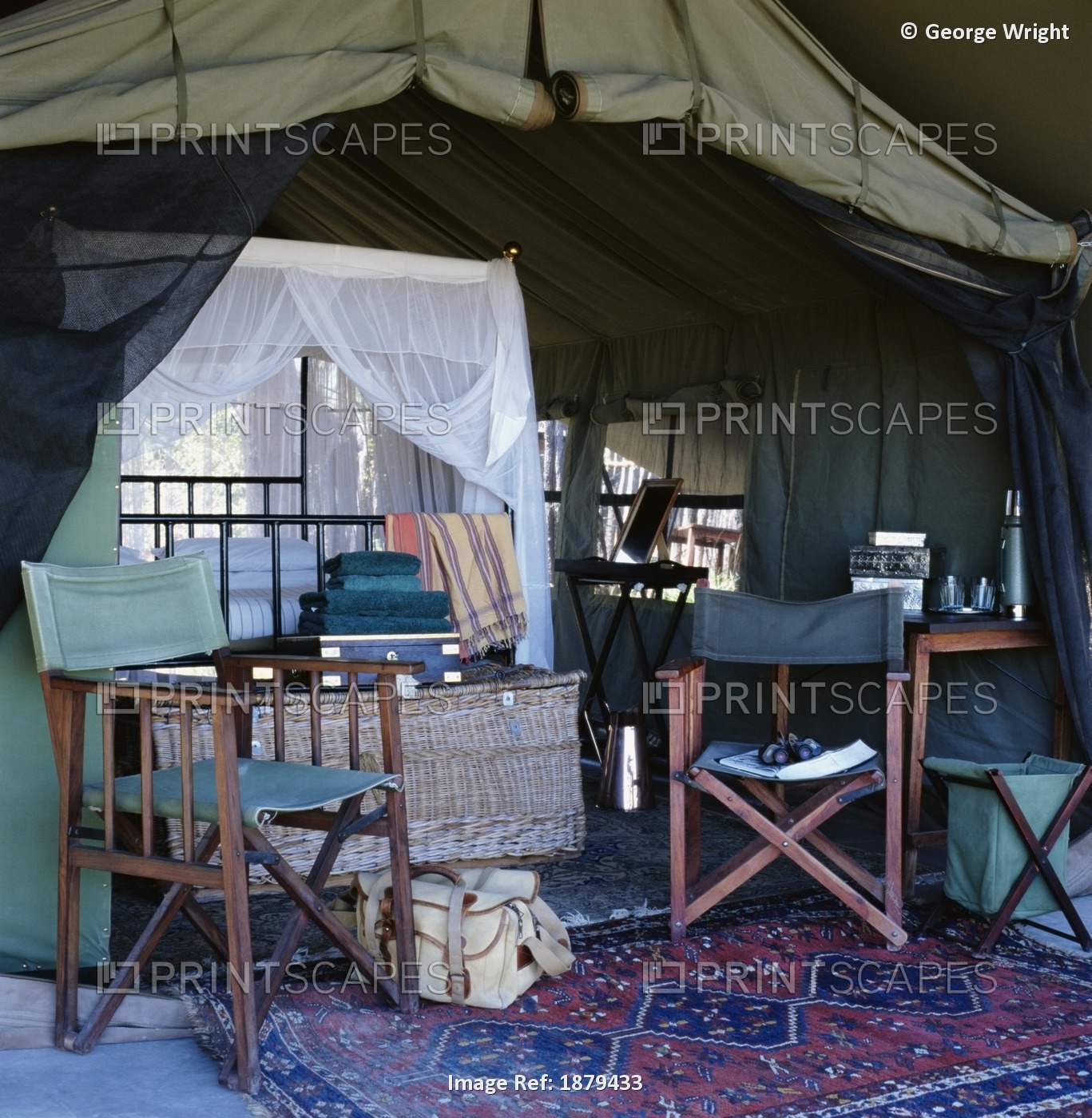 Luxury Tent With Folding Chairs And Canopy Be
