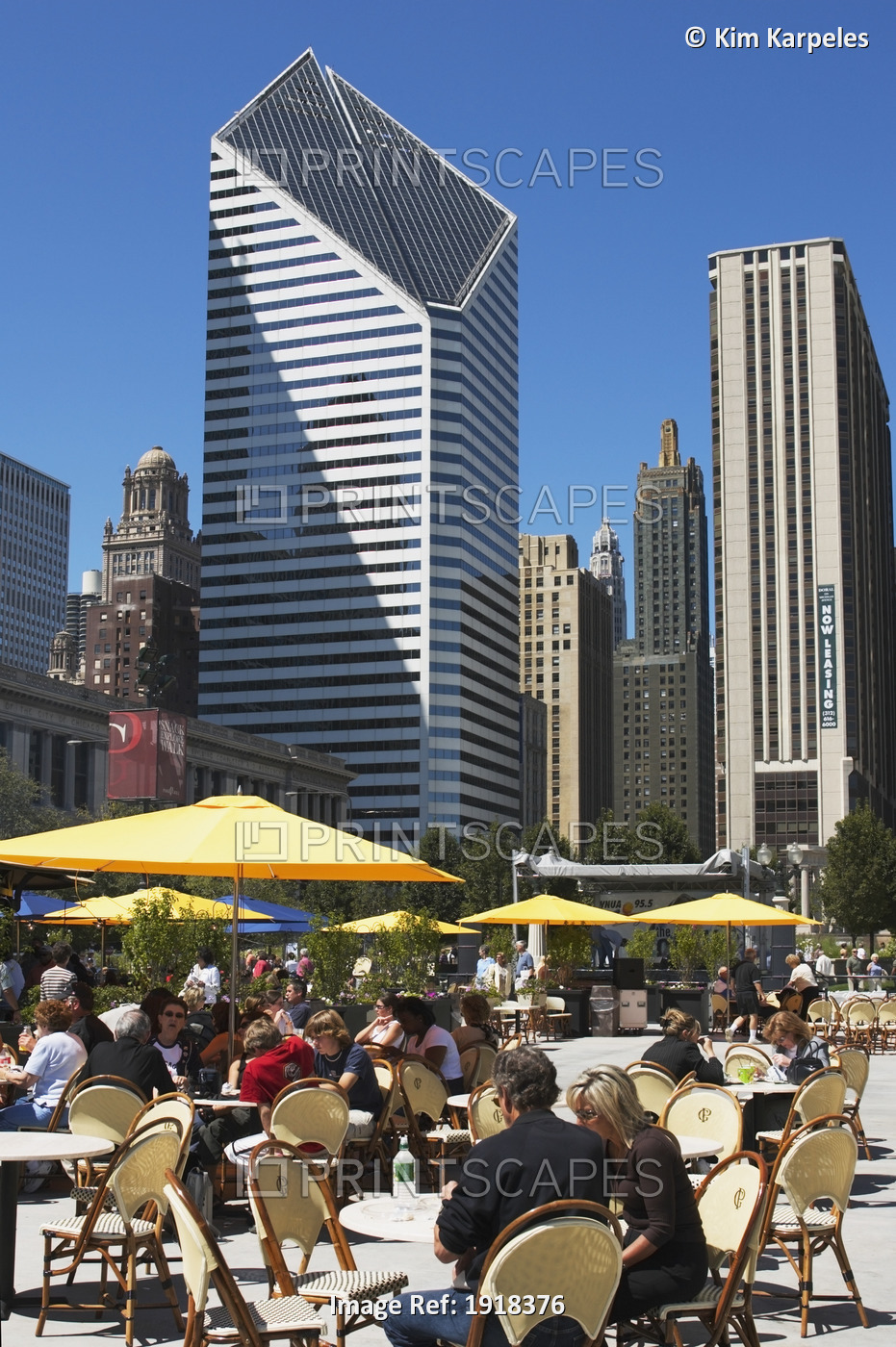 Cafe Tables Outside Park Grill Restaurant In Millenium Park, Chicago, Illinois, ...