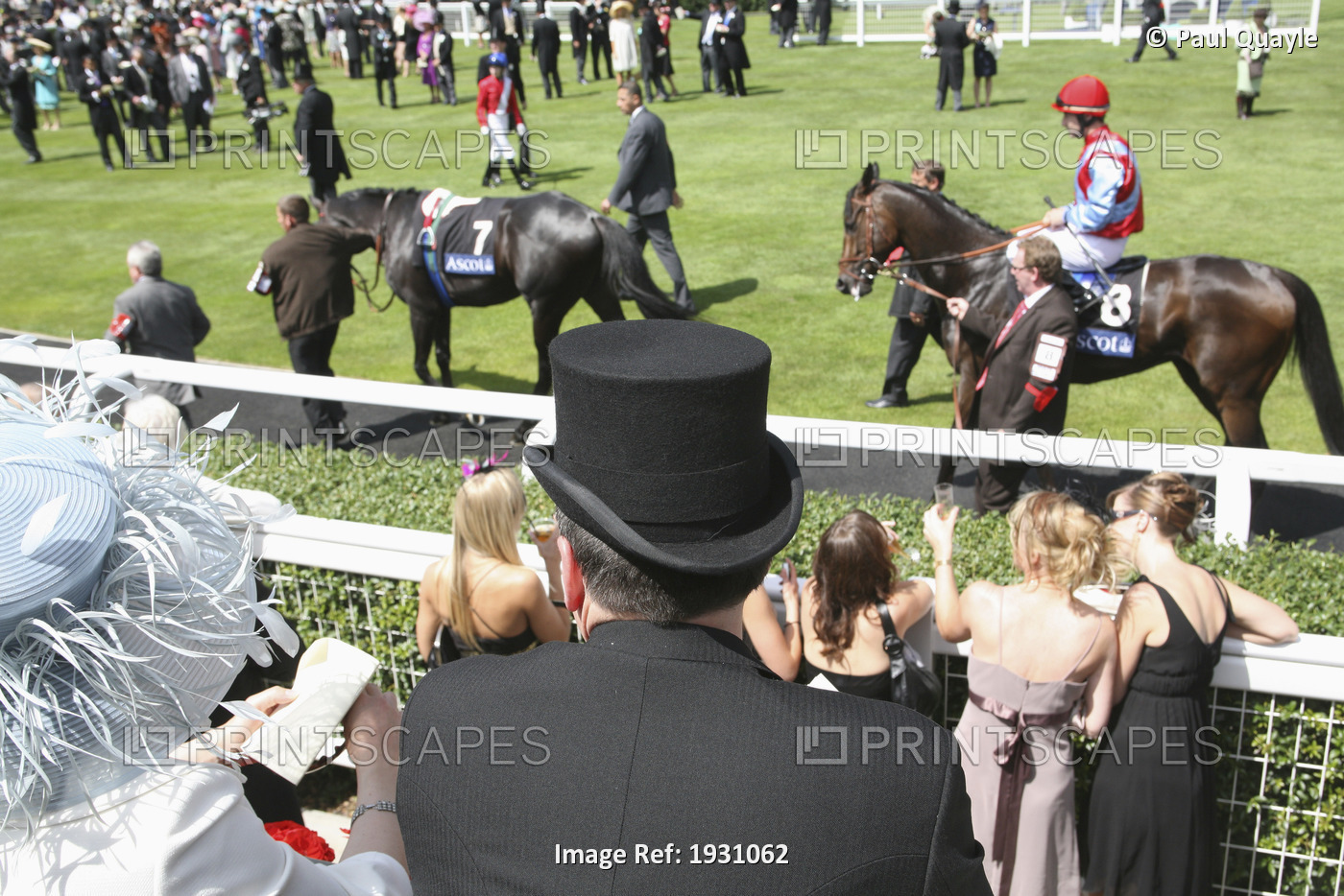 Rear view of man wearing a top hat and fashionable clothes at parade ring ...