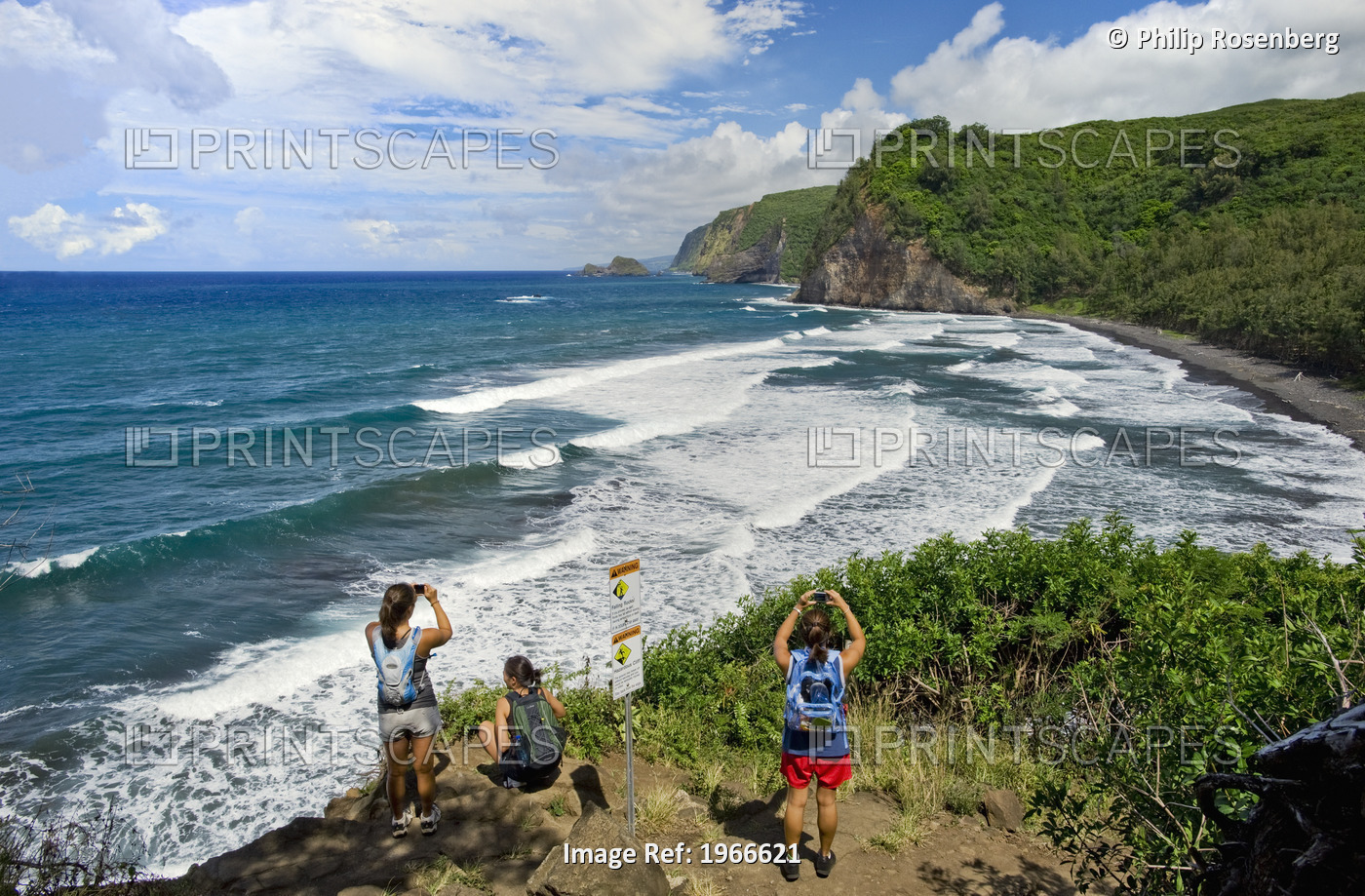 Hawaii, Big Island, North Kohala, Pololu Valley Trail, Women Hikers Overlooking ...