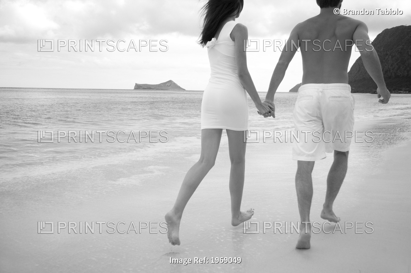 Hawaii, Oahu, Waimanalo, Young Couple Holding Hands Running Together Along The ...