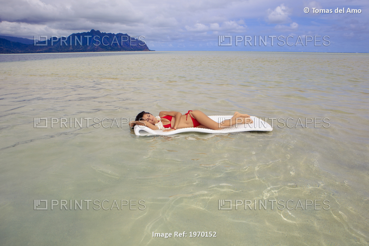 Hawaii, Oahu, Kaneohe Bay, Woman Floating On A Raft At The Sandbar