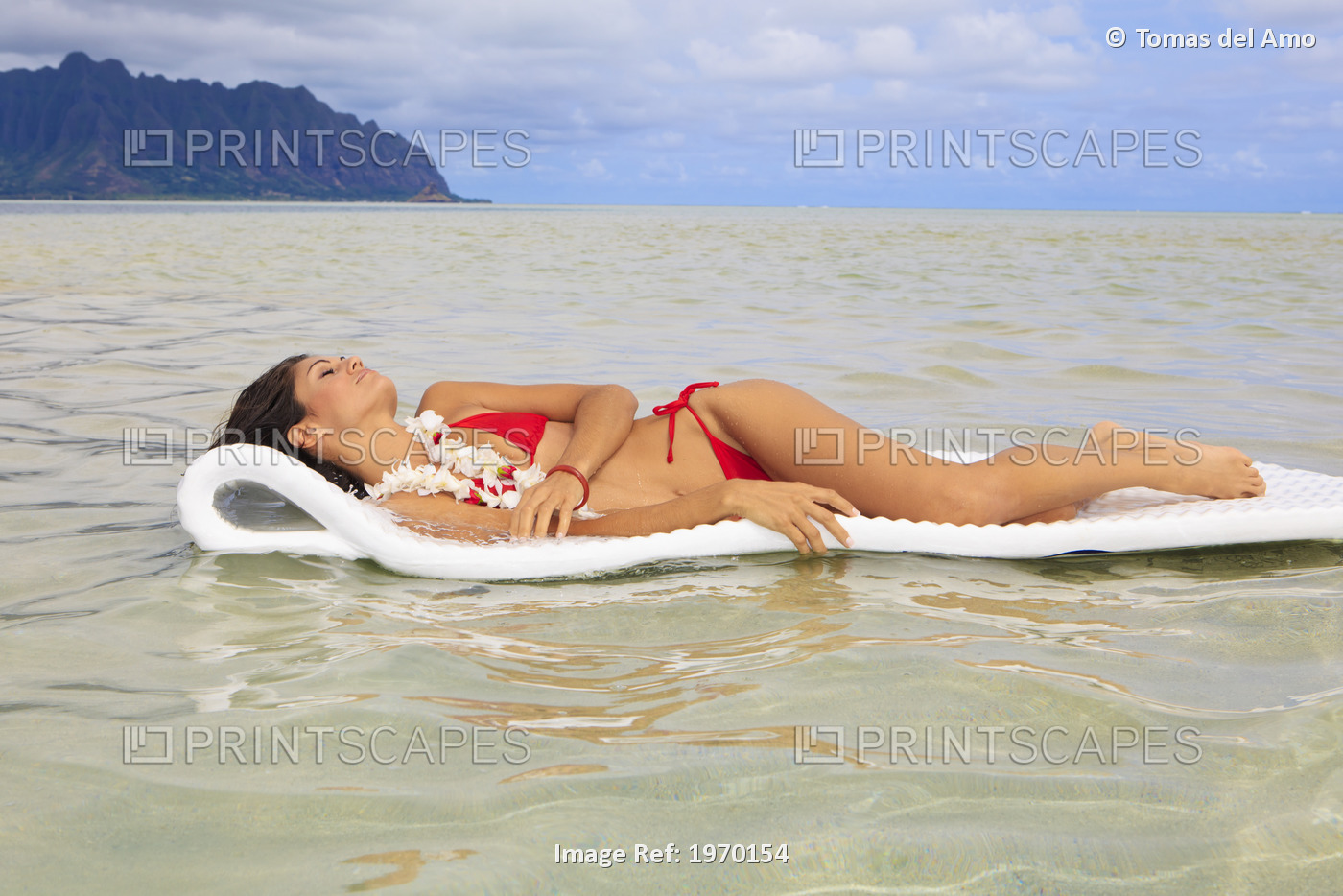 Hawaii, Oahu, Kaneohe Bay, Woman Floating On A Raft At The Sandbar