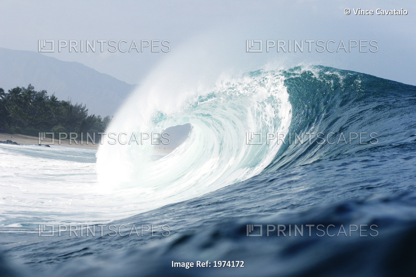 Hawaii, Oahu, Pipeline, Wave Breaking.