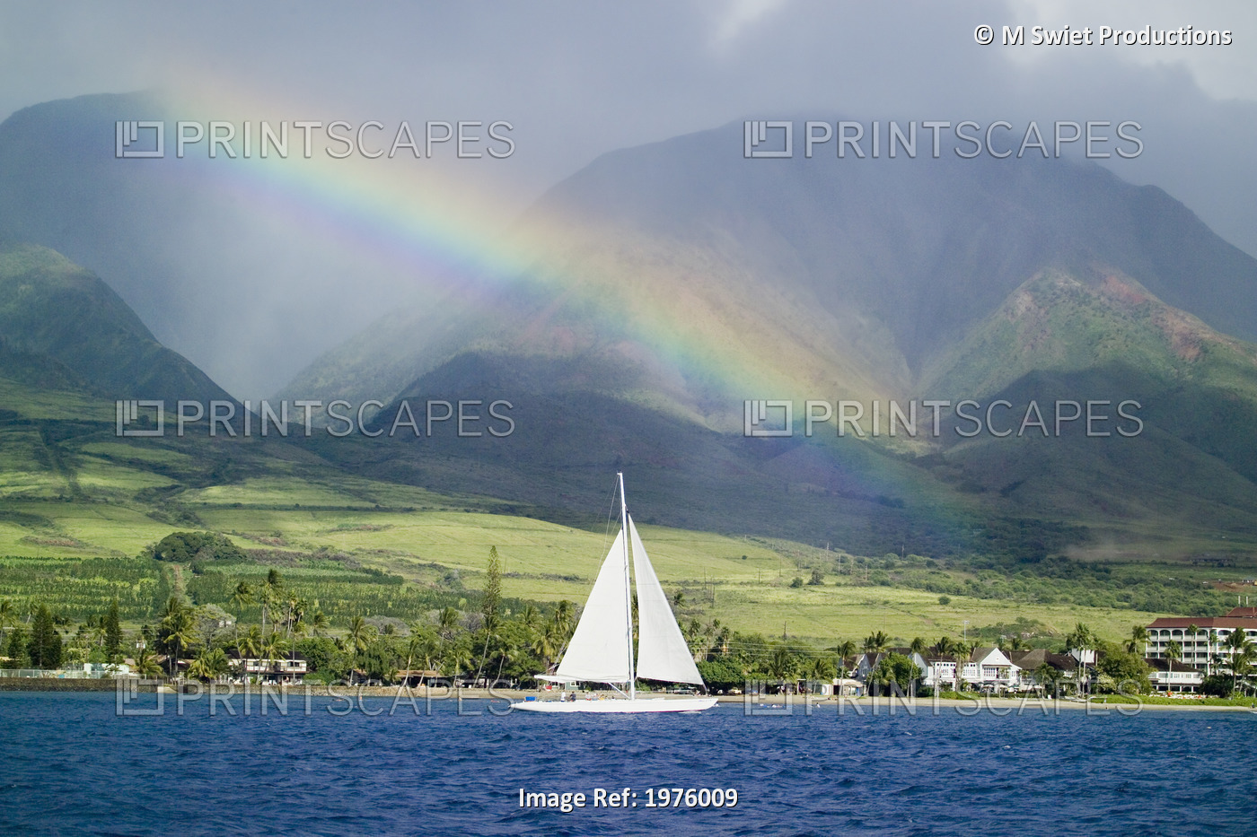 Hawaii, Maui, Lahaina, Rainbow In Front Of West Mauis Mountain Range With ...