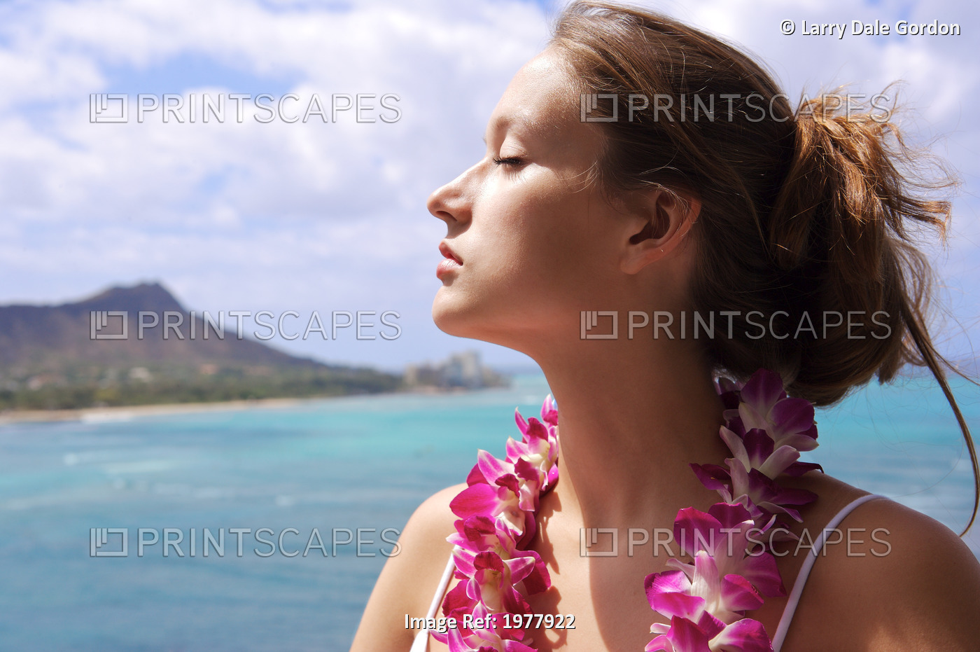 USA, Hawaii, Oahu, Diamond Head in background; Waikiki, Beautiful woman with ...