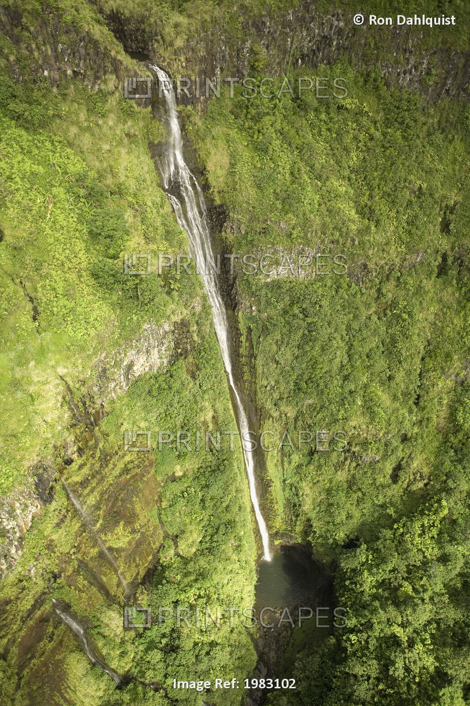 USA, Hawaii, Maui, Upper Wailua Falls; Hana