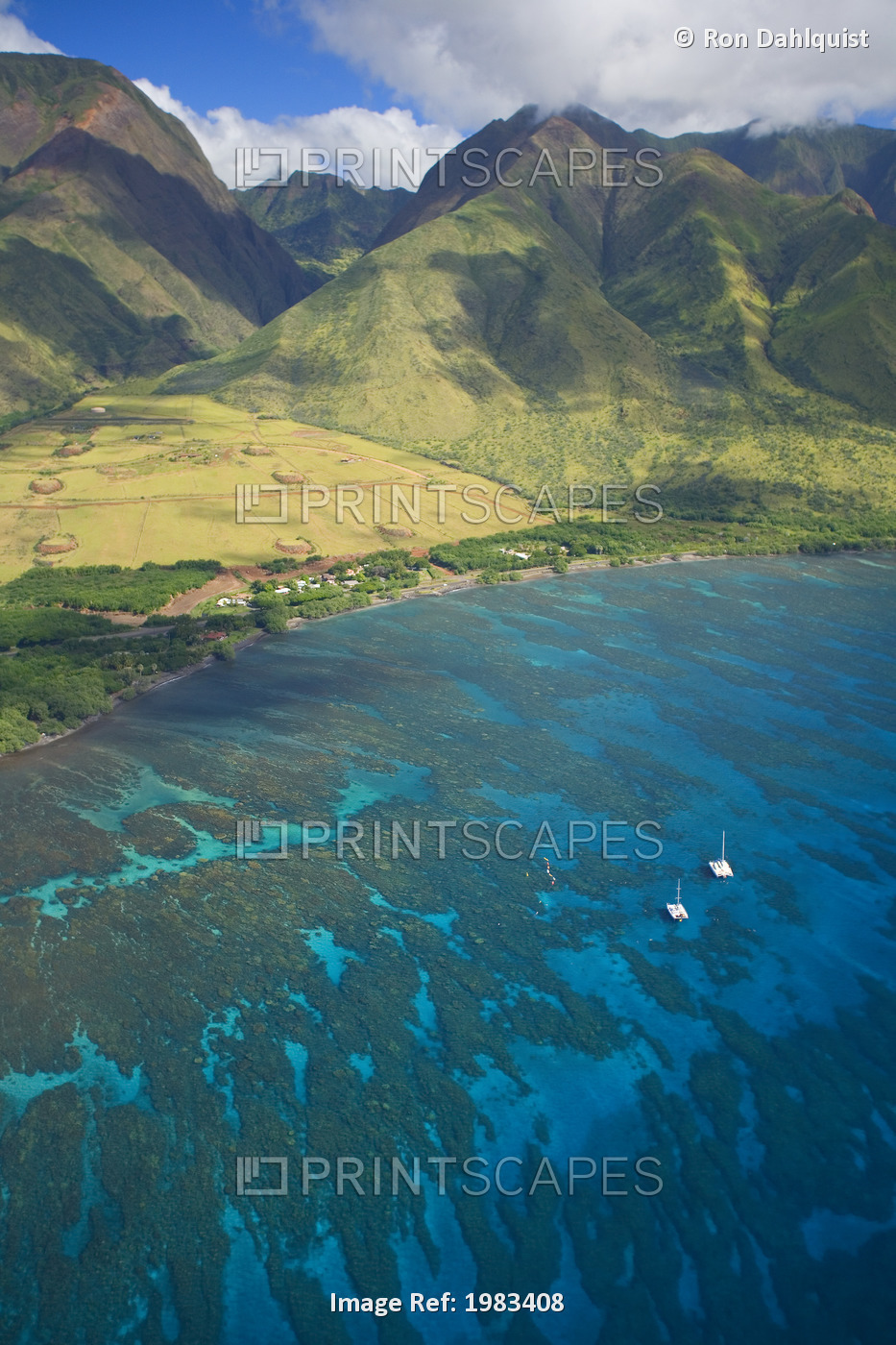 USA, Hawaii, Aerial view of Olowalu Area; Maui