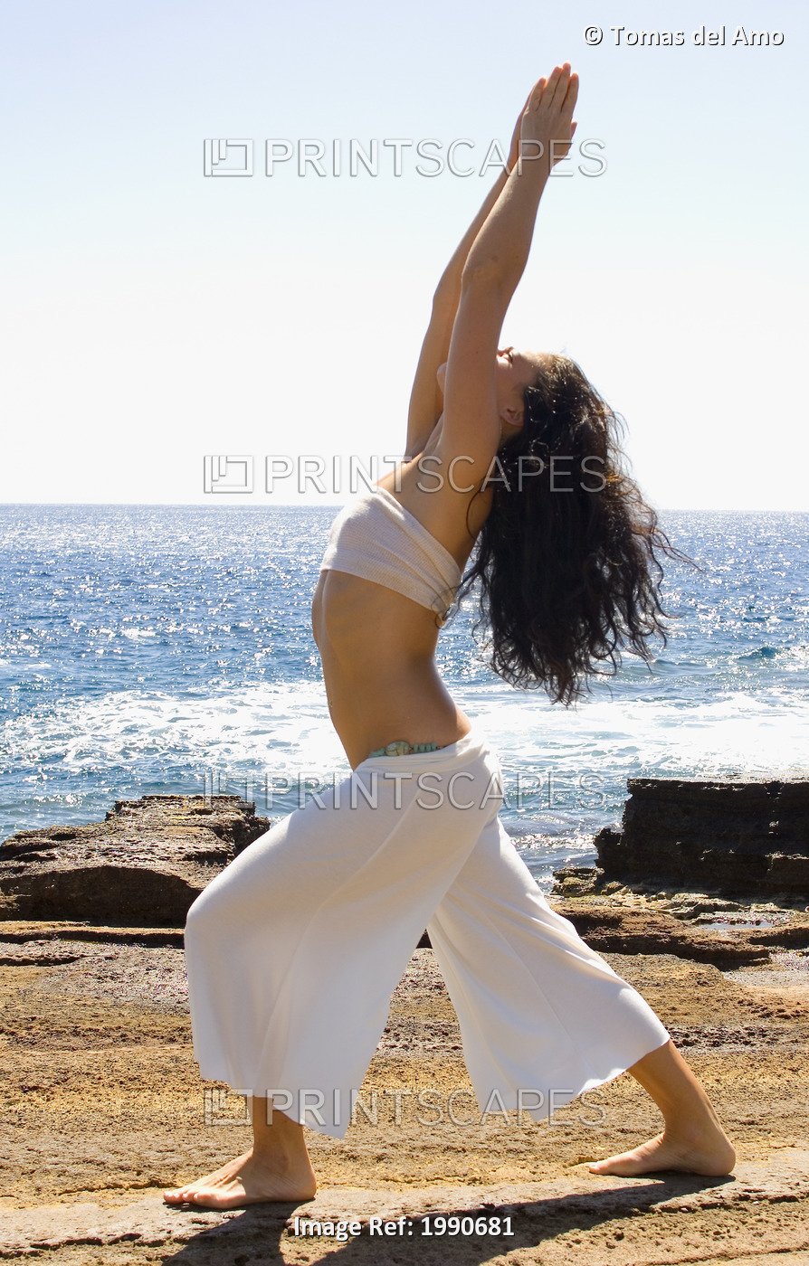 Hawaii, Oahu, Young Woman Doing Yoga Next To The Ocean.