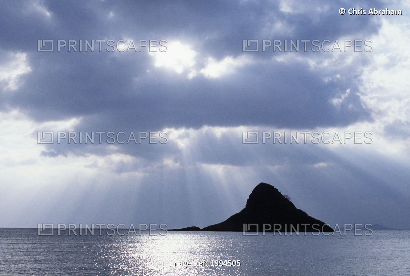 Hawaii, Oahu, Kualoa, Mokoli'i Island (Chinaman's Hat), Sunbeams Coming Down ...