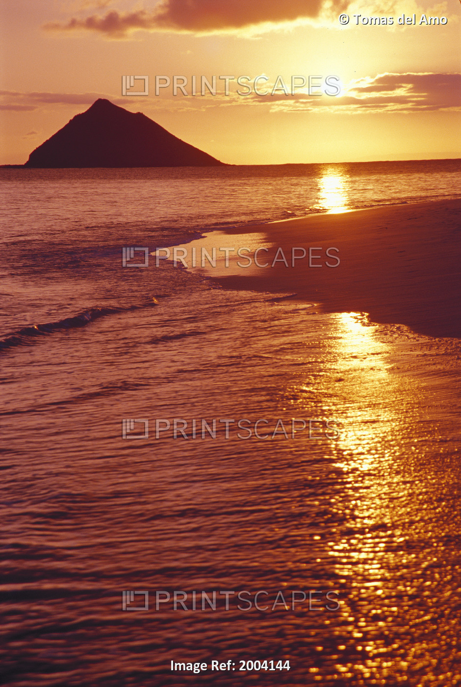 Hawaii, Oahu, Lanikai Beach, Golden Sunrise Sky And Reflections Shoreline Ocean ...