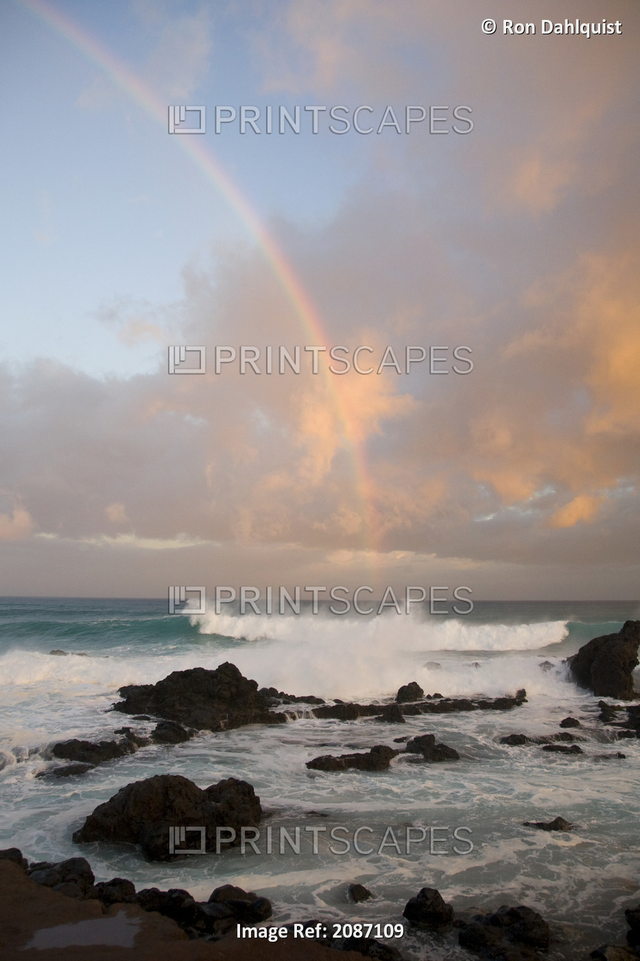 Hawaii, Maui, Double rainbow offshore of Hookipa Beach