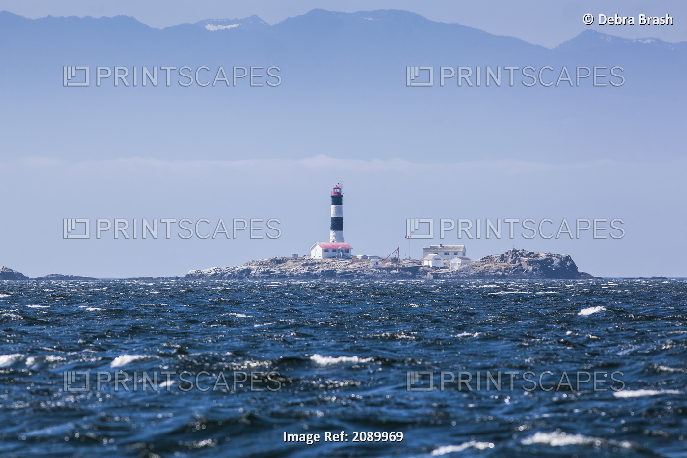 Race rocks lighthouse is situated on the juan de fuca strait near the southern ...