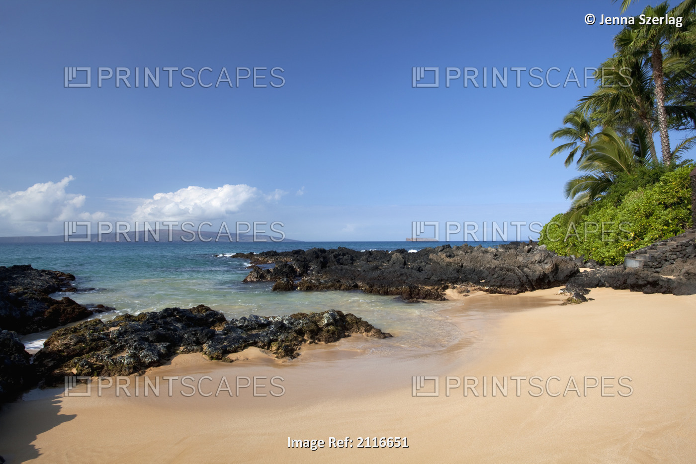Hawaii, Maui, Makena Beach, A coastal view of the South Shore.