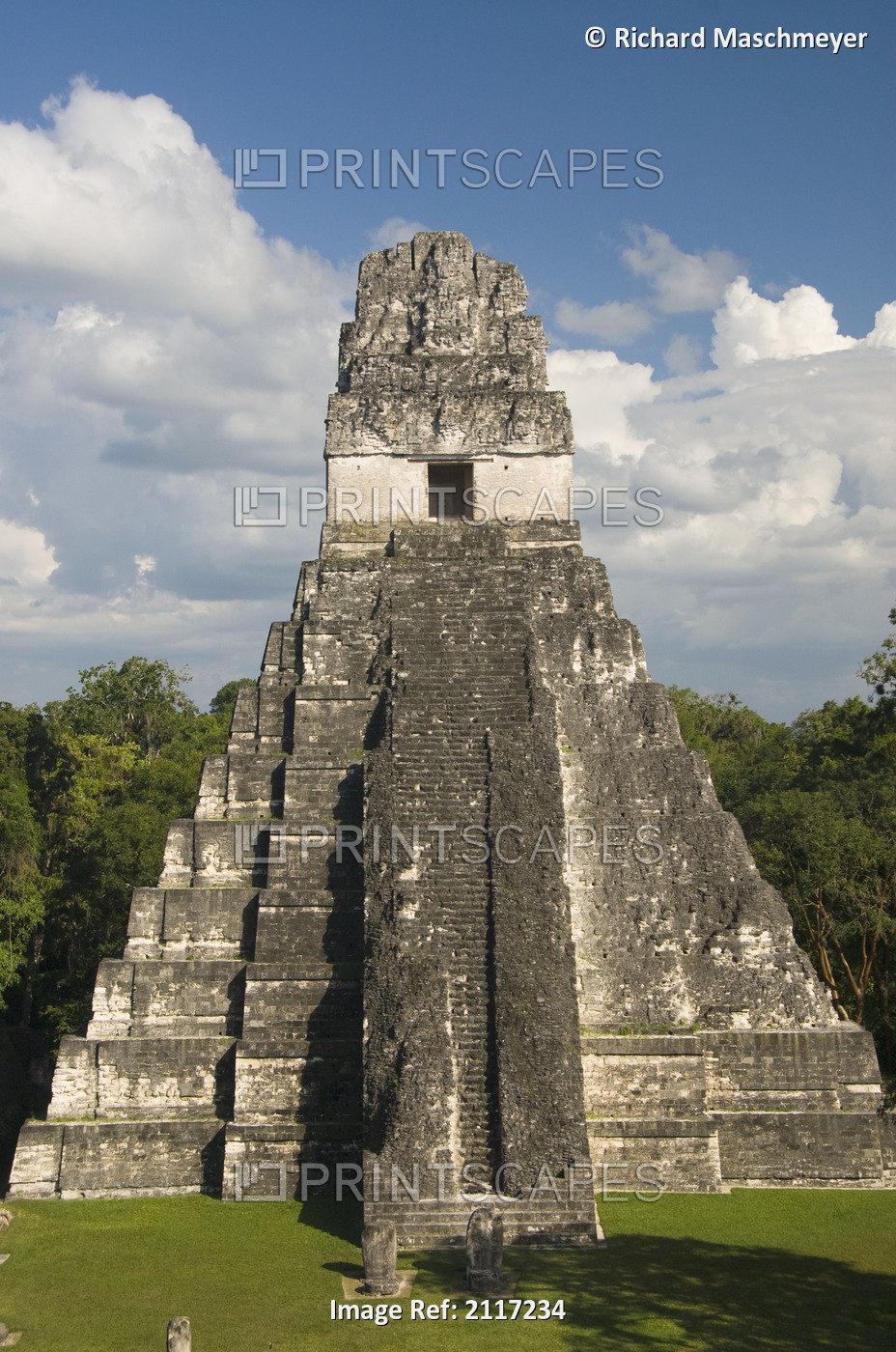 Guatemala, Peten, Tikal National Park, Jaguar Temple at the great plaza.