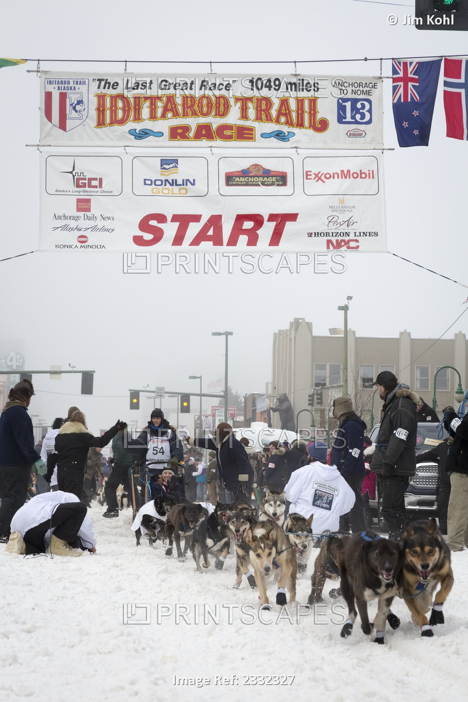 Jessica Hendricks And Team Leave The Ceremonial Start Line At 4Th Avenue And D ...