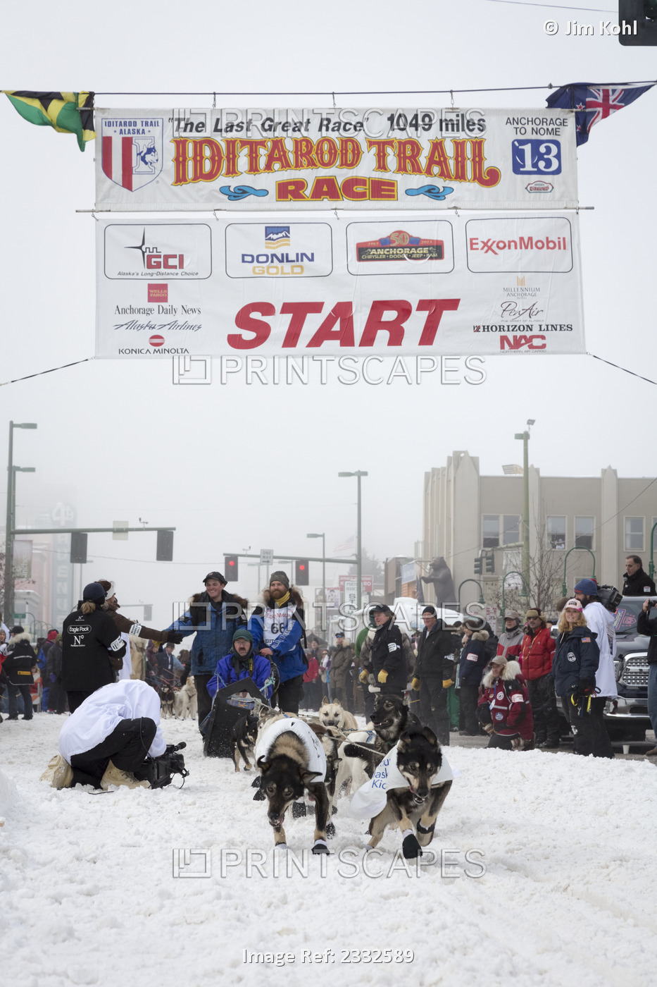 James Volek And Team Leave The Ceremonial Start Line At 4Th Avenue And D Street ...
