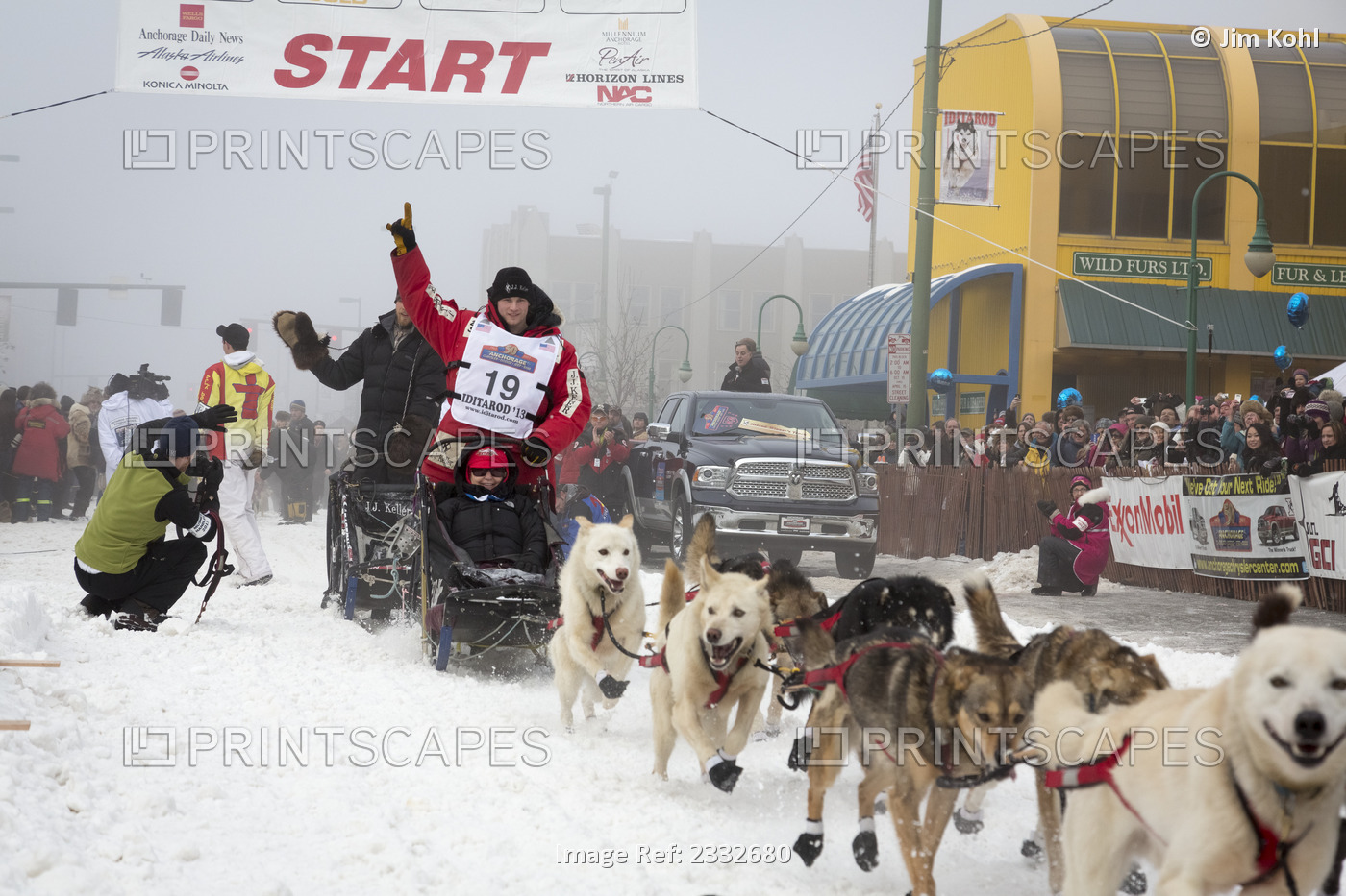 Dallas Seavey And Team Leave The Ceremonial Start Line At 4Th Avenue And D ...