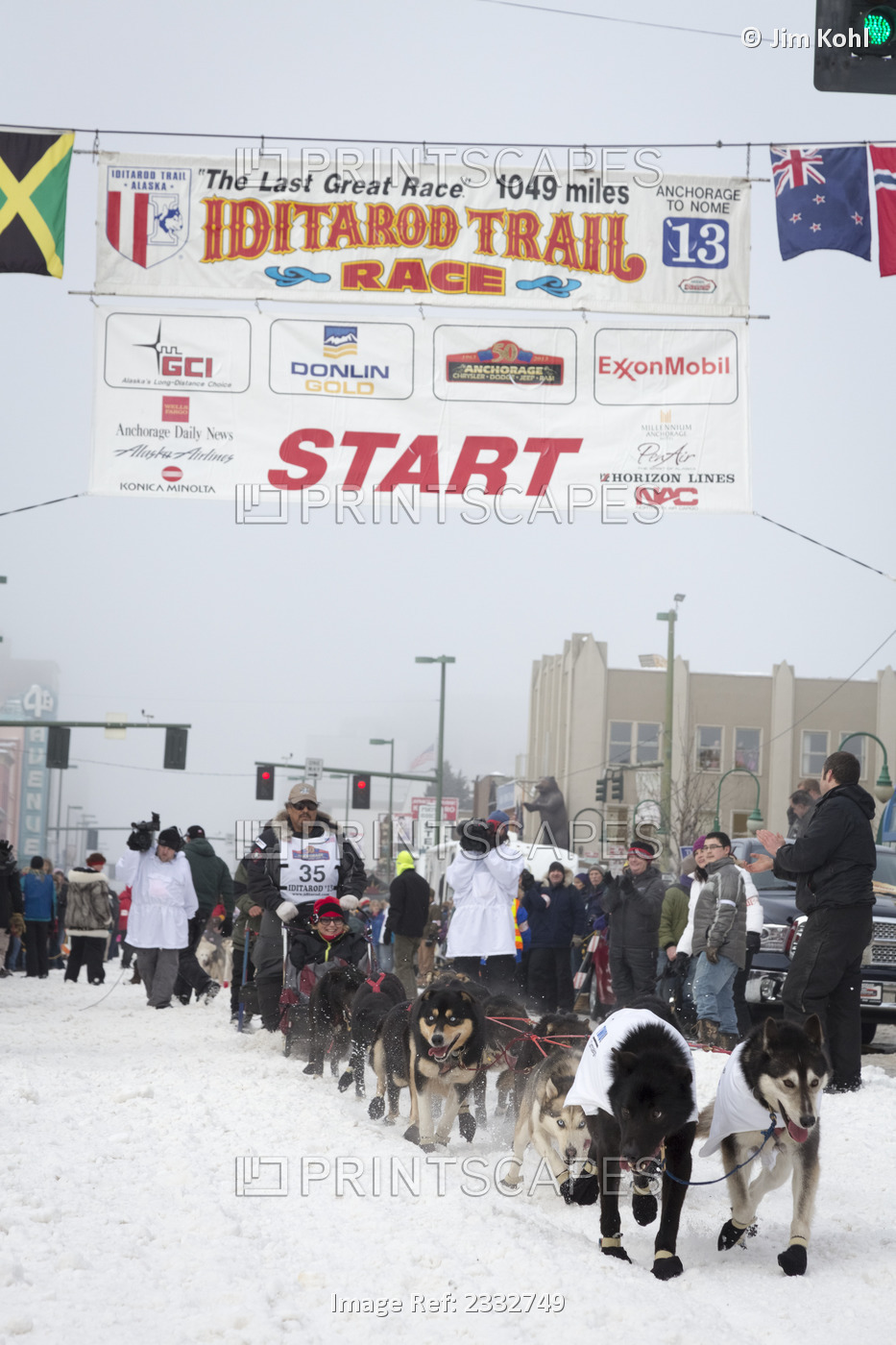 Mike Williams Sr. And Team Leave The Ceremonial Start Line At 4Th Avenue And D ...