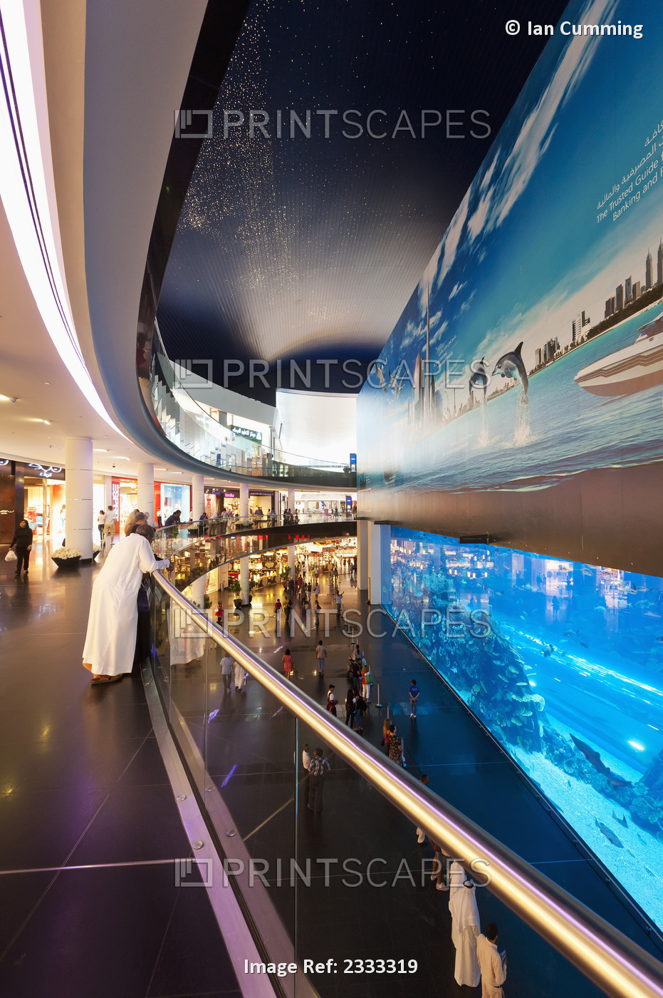People Looking In Large Window, Dubai Mall Aquarium; Dubai, United Arab Emirates