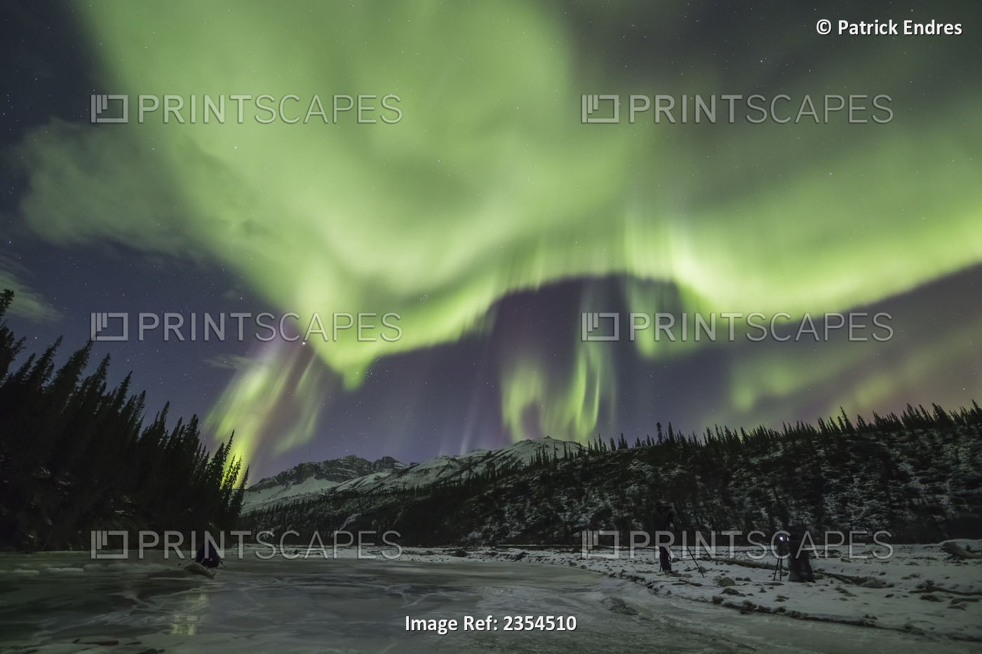 Photographers Take Pictures Of The Aurora Borealis In Alaska's Brooks Range, ...