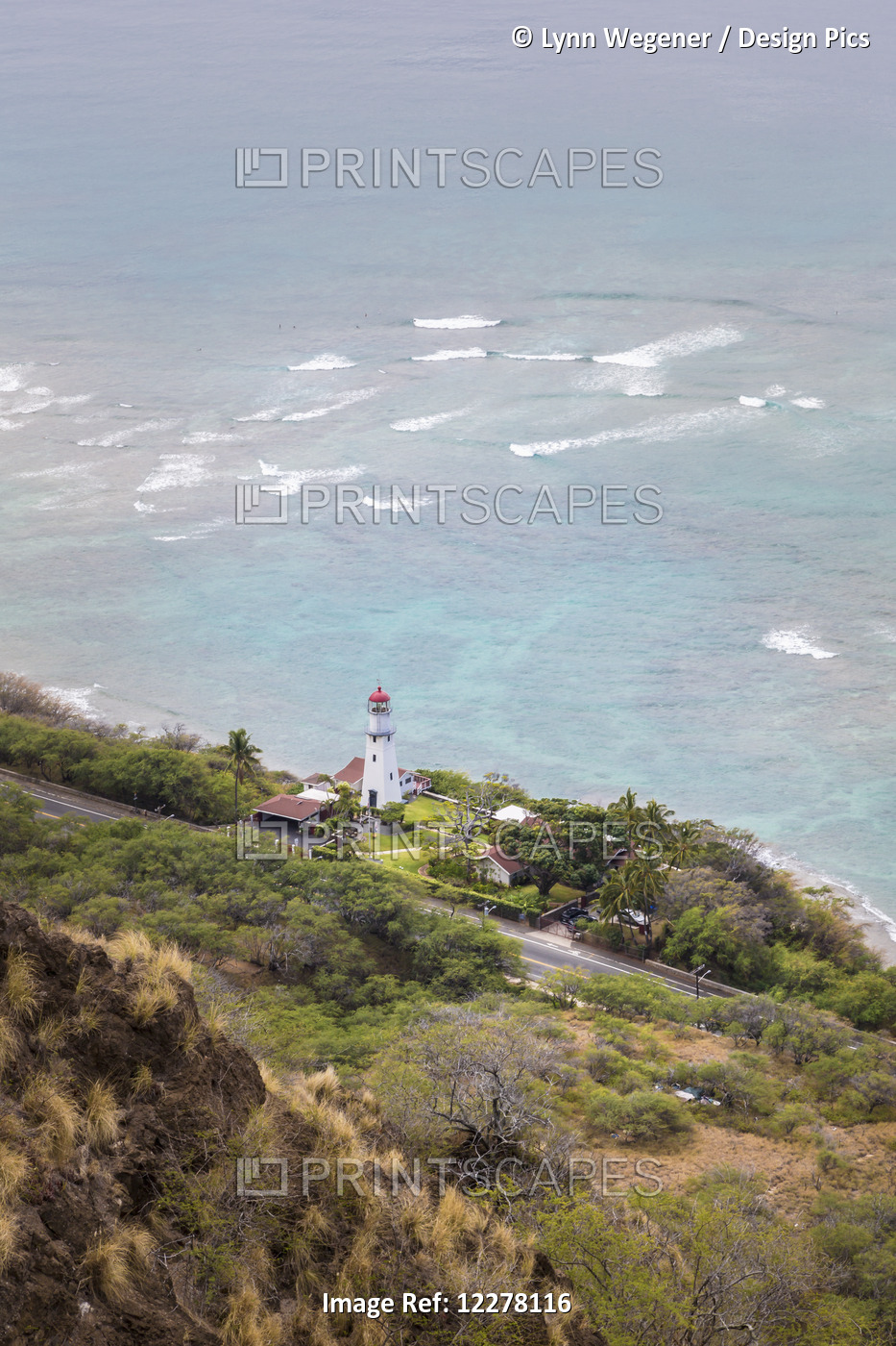 View Of Diamond Head Lighthouse With Waves Breaking In The Shallow Water In ...