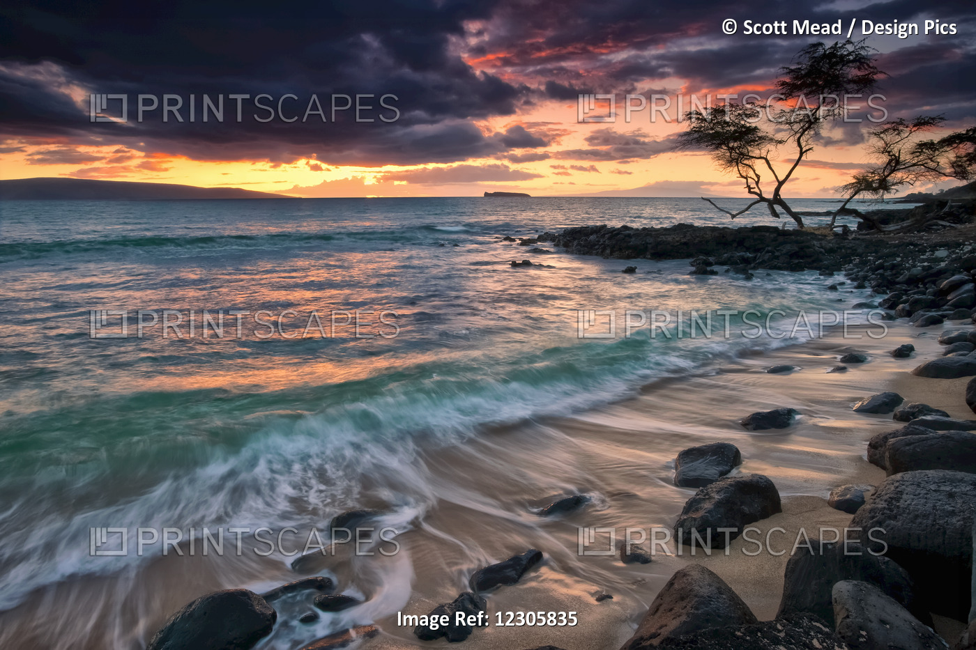 A Dramatic Sky At Sunset Over A Turquoise Ocean Along The Coast Of A Hawaiian ...
