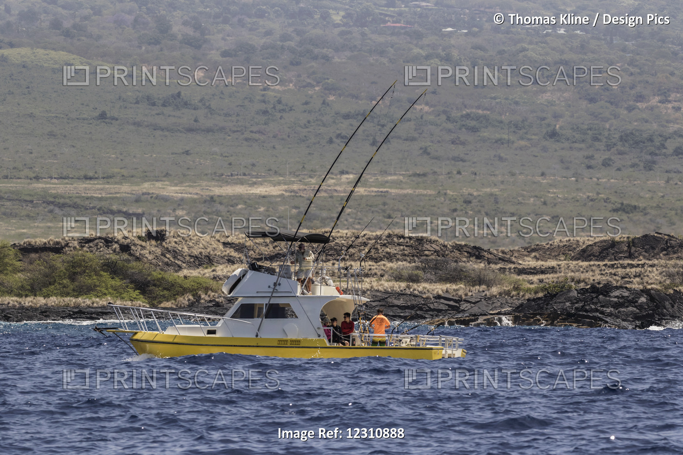Sportfishing boat with deployed fishing rods trolling