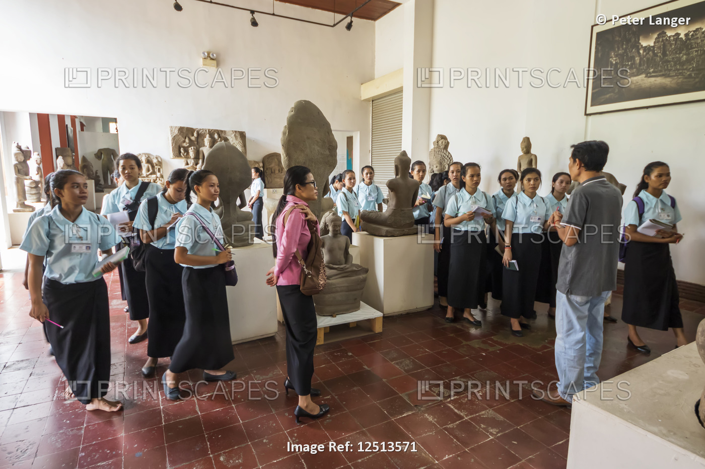 School girls in the Gallery of Khmer Art at the National Museum of Arts; Phnom ...