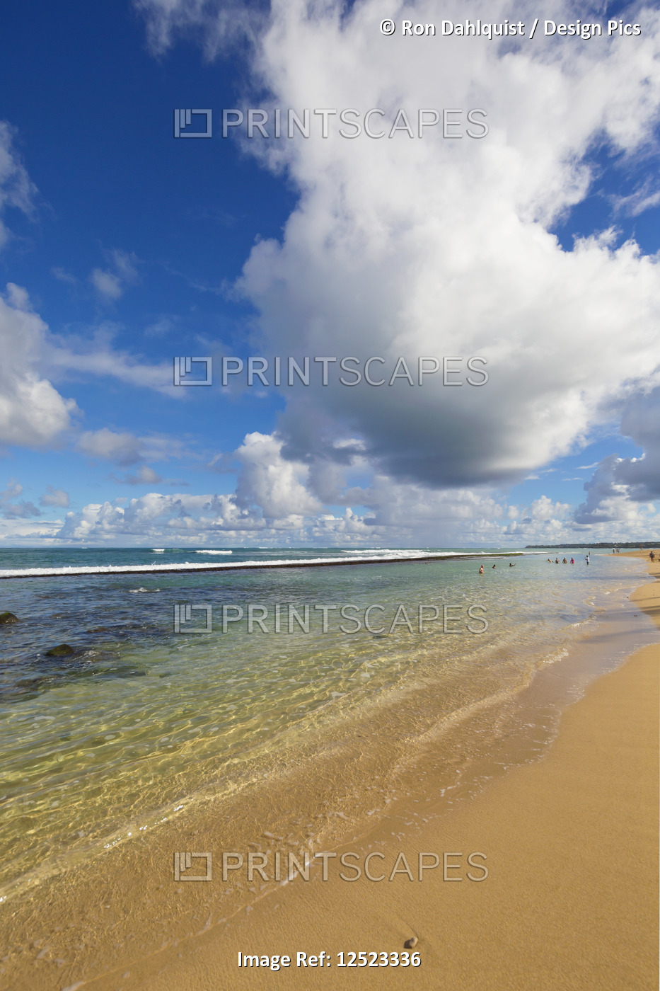 Tranquil ocean inside the reef at Baby Beach, North shore of Maui, Hawaii, ...
