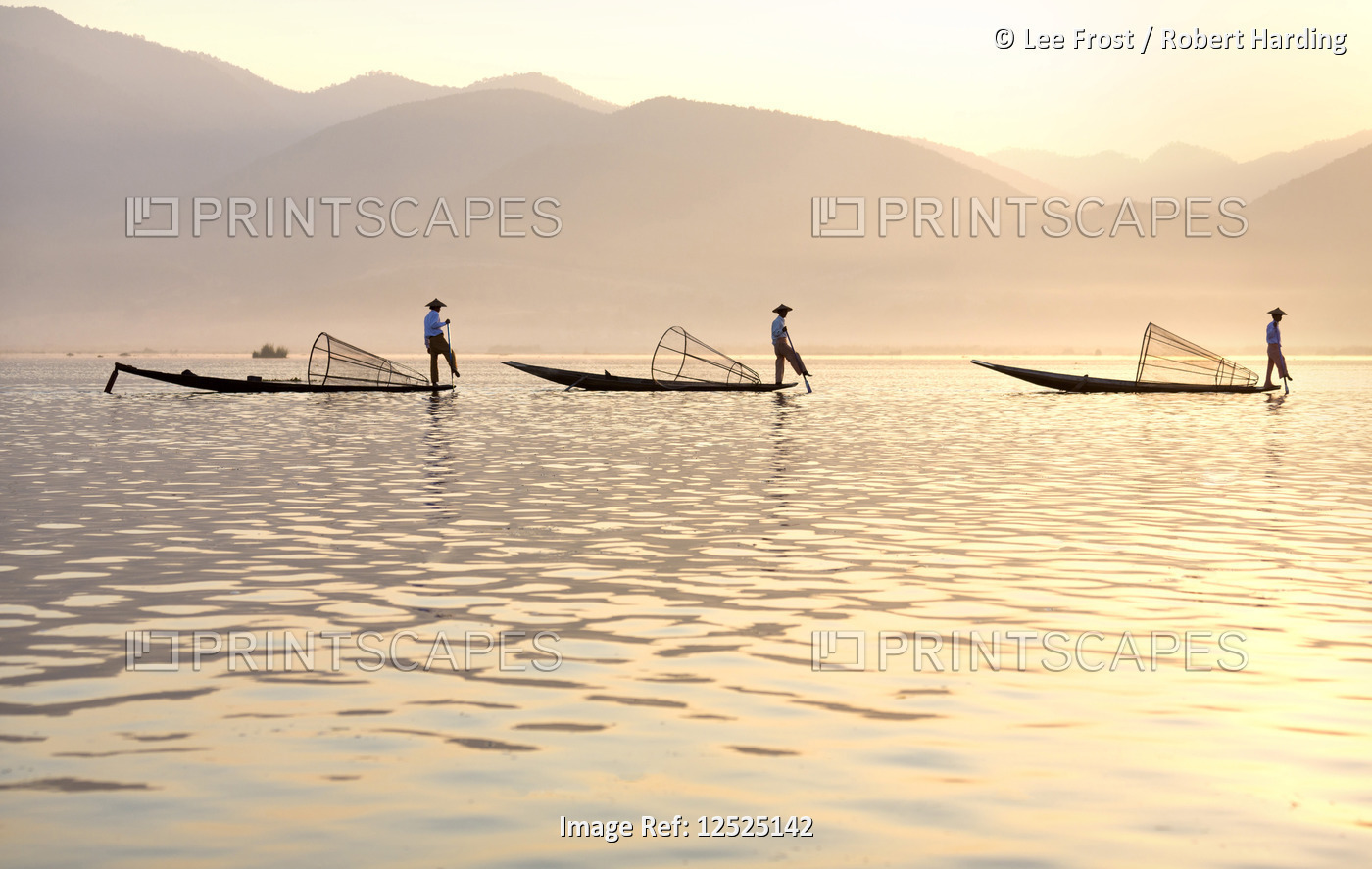 Intha leg rowing fishermen at sunset, Inle Lake, Shan State, Myanmar (Burma), Asia