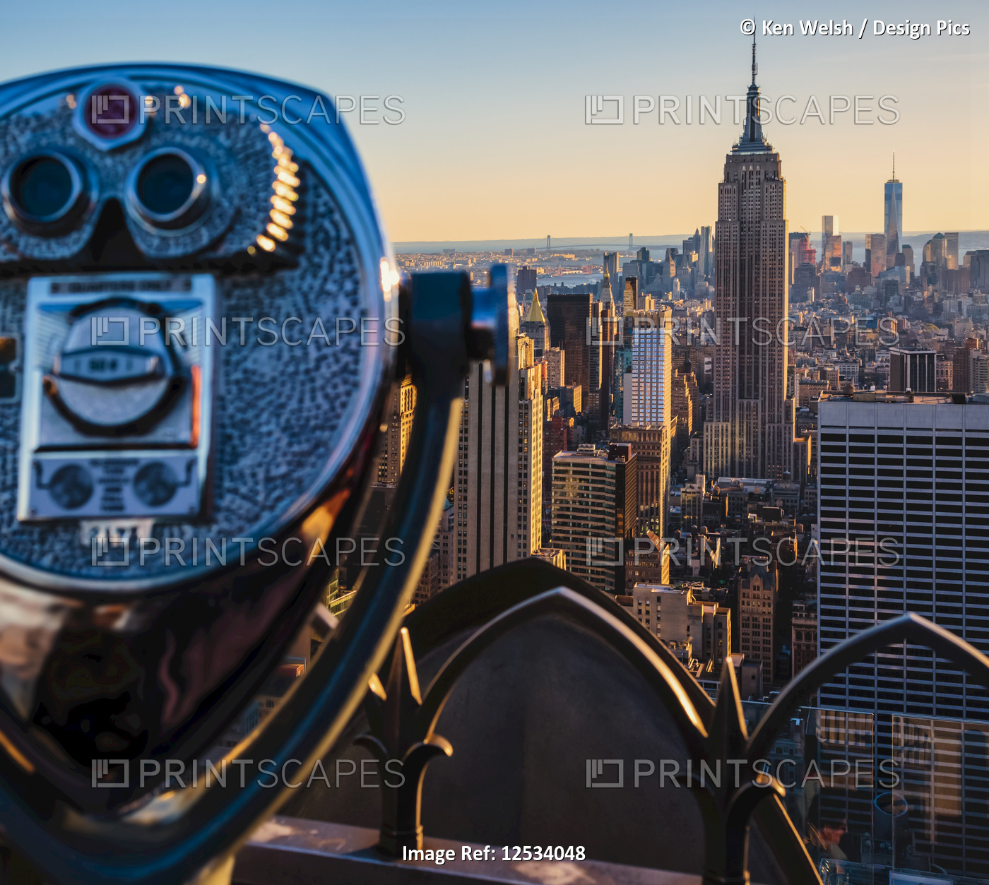 View over Manhattan island to the Empire State building.  Seen from the ...