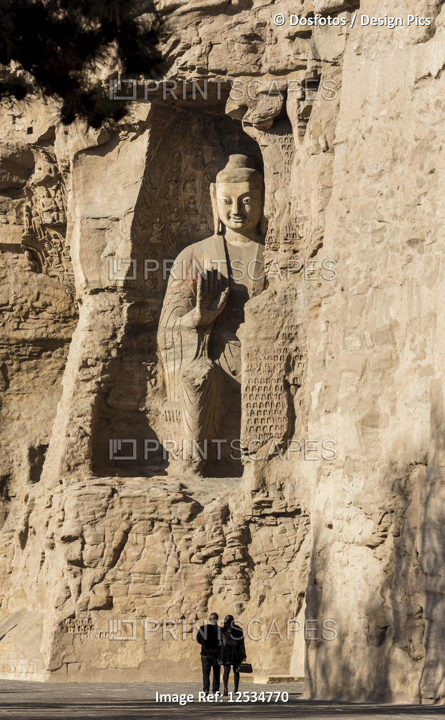 Carved Buddha statues at Yungang Grottoes, ancient Chinese Buddhist temple ...