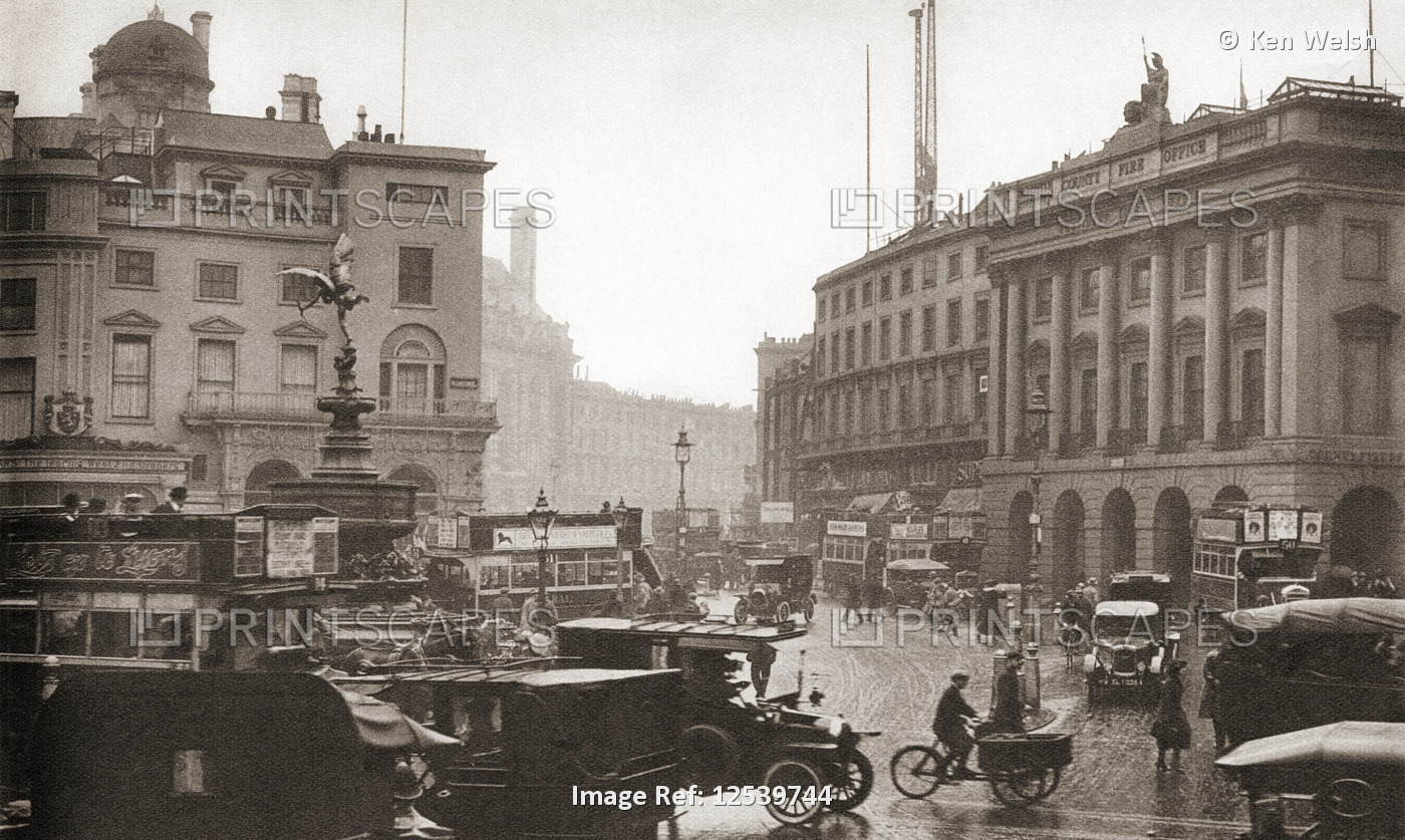 Regent Street, Piccadilly Circus and the statue of Eros, London, England in ...