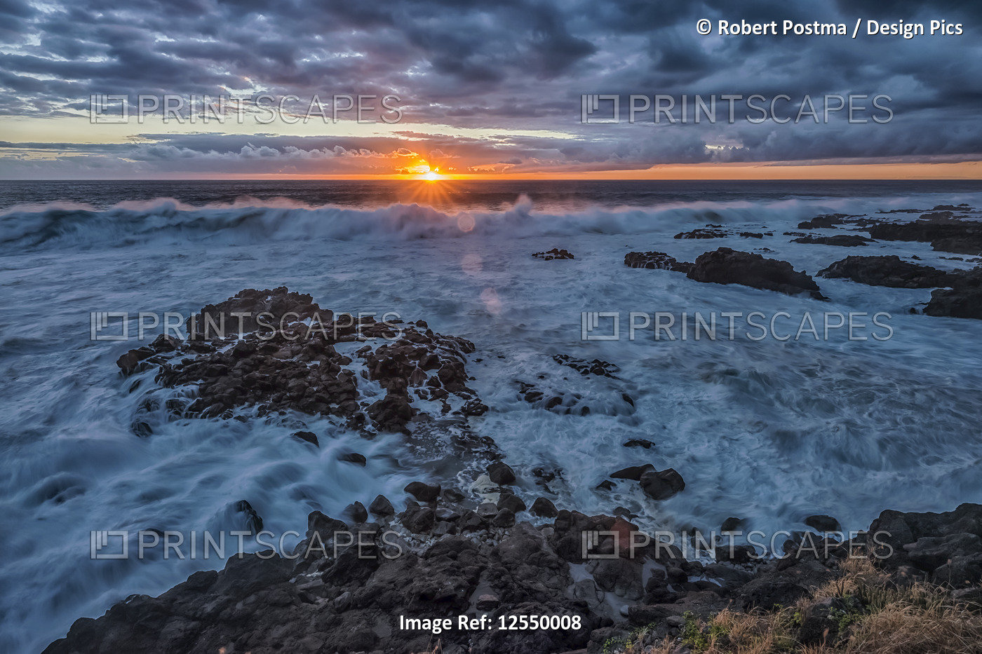 Waves hitting the shoreline of Oahu, Hawaii at sunset; Oahu, Hawaii, United ...