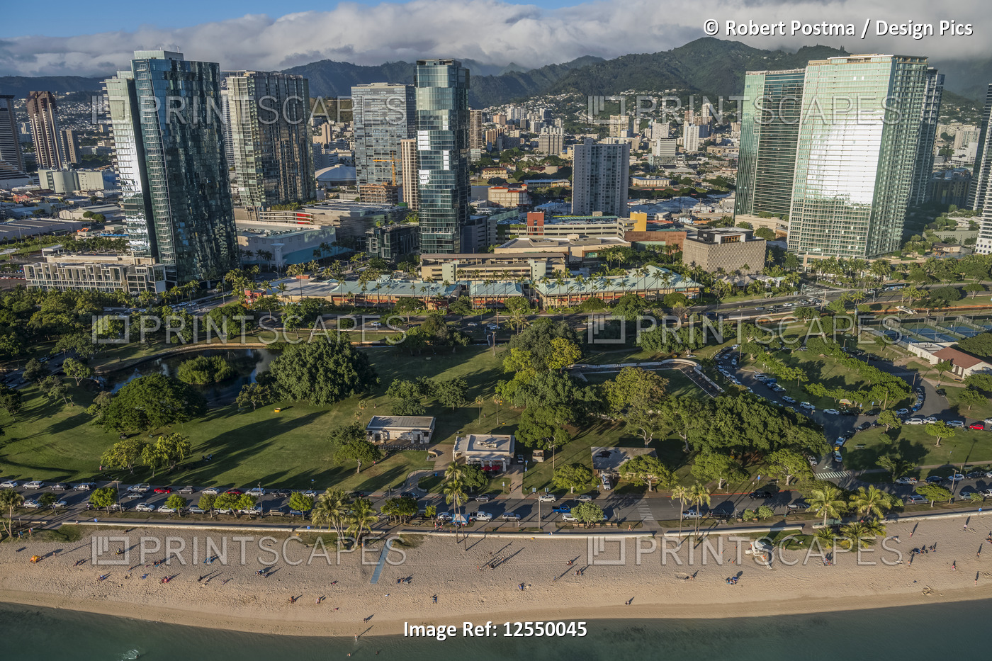 Aerial view of the Honolulu and Waikiki urban centres on Oahu; Waikiki, Oahu, ...