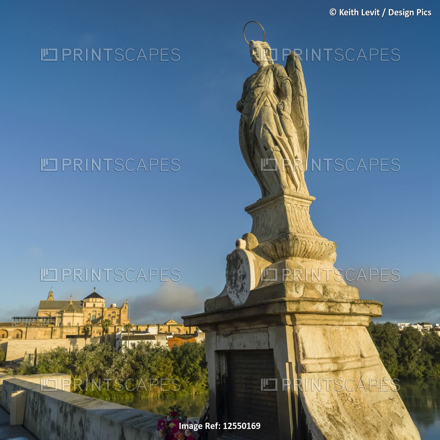 Angel statue on the Roman Bridge of Cordoba, Guadalquivir River; Cordoba, ...