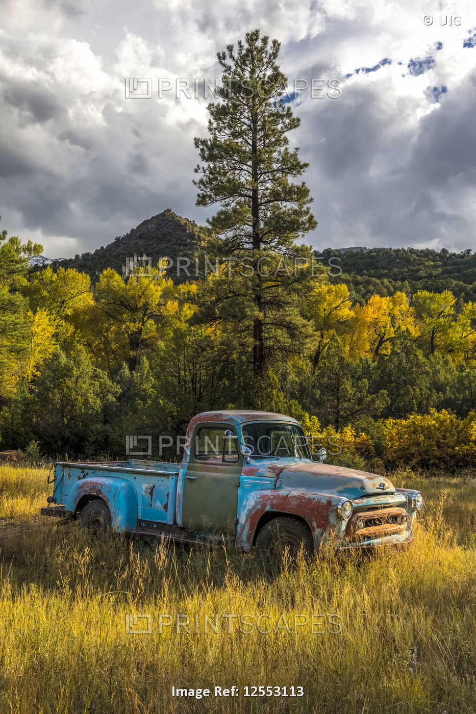 Abandoned pickup truck in a field in autumn