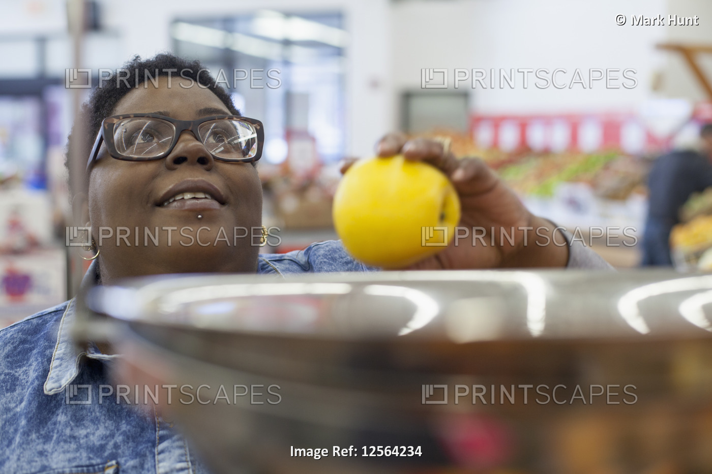 Woman with bipolar disorder shopping for apple