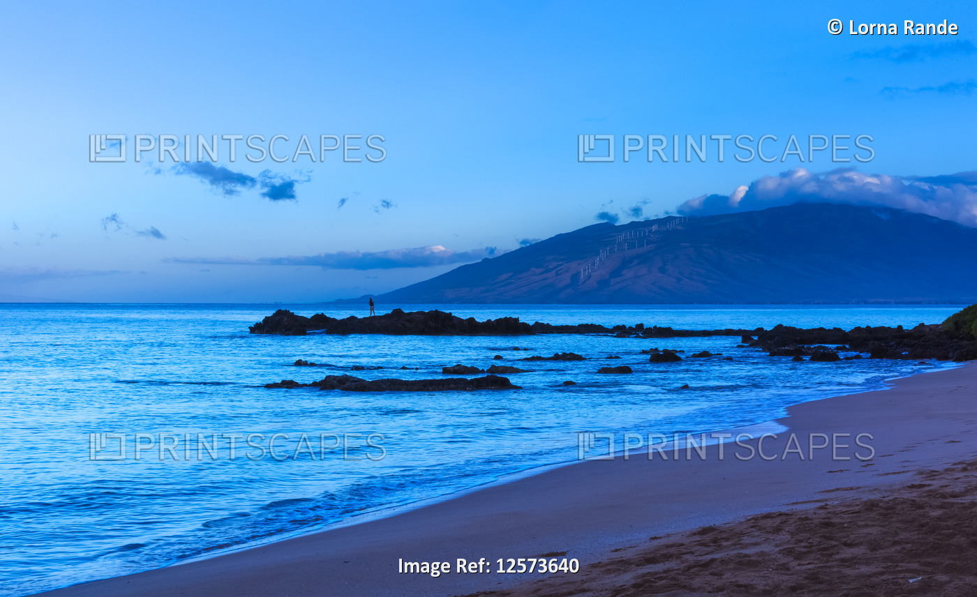 Kamaole One and Two beaches at dusk, Kamaole Beach Park; Kihei, Maui, Hawaii, ...