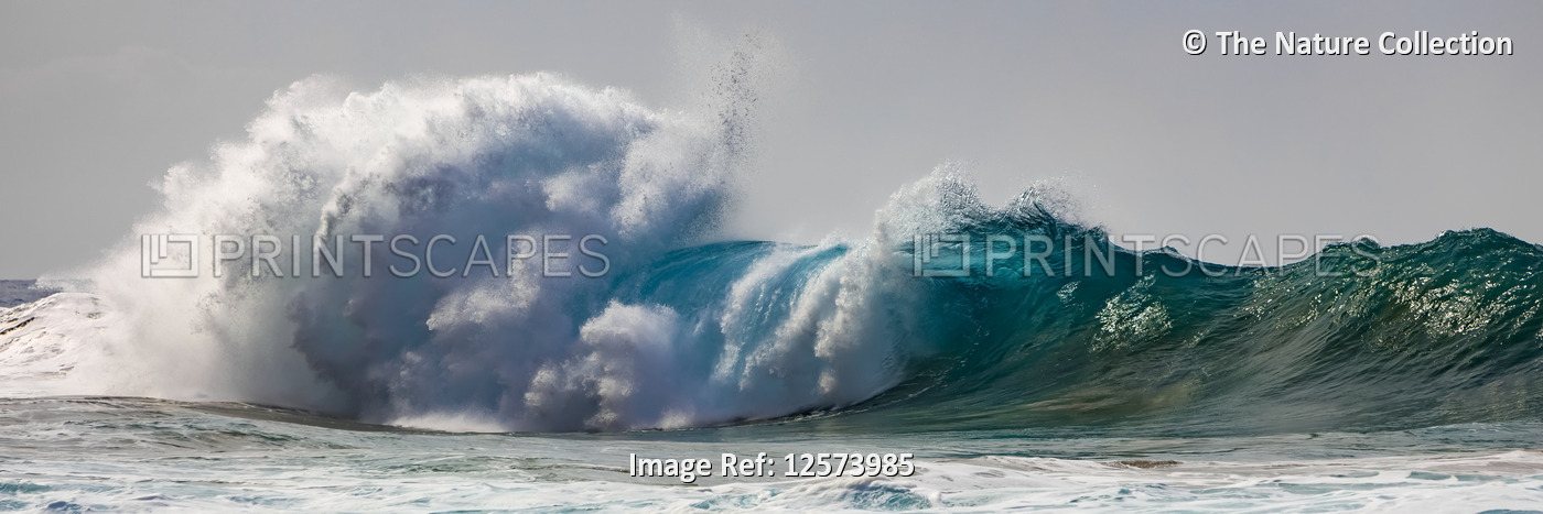 Tropical ocean waves crashing and splashing off the Na Pali Coast; Kauai, ...