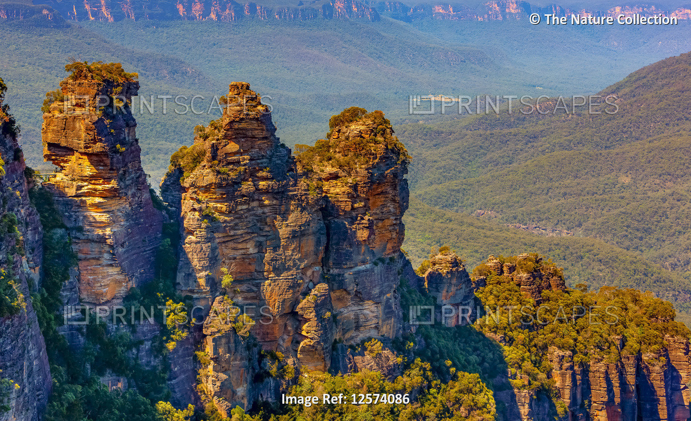 Rock formation called 'Three Sisters', Blue Mountains, Jamison Valley; New ...