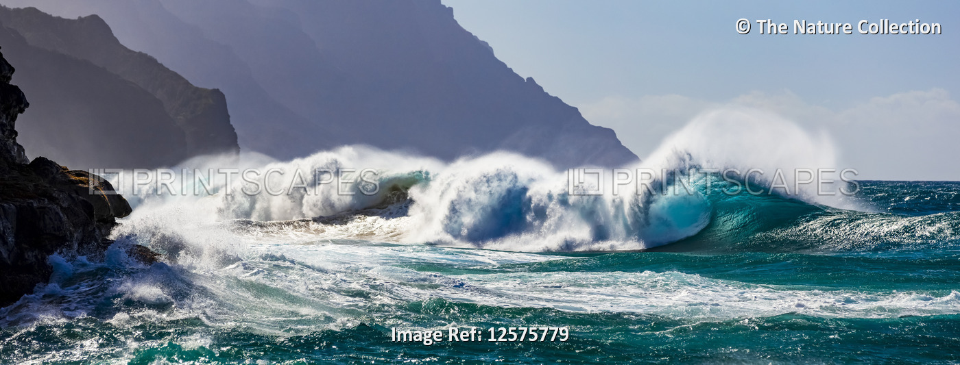 Large waves crashing along the rugged coastline of the Na Pali Coast at Ke'e ...