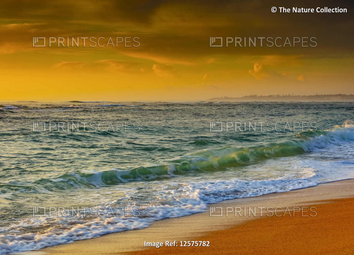 Sunrise over the Pacific Ocean and Lydgate Beach, Lydgate Park; Kapaa, Kauai, ...