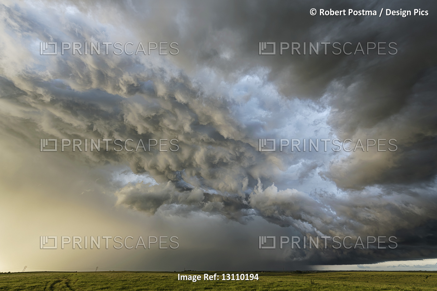 Amazing clouds over the landscape of the American mid-west as supercell ...