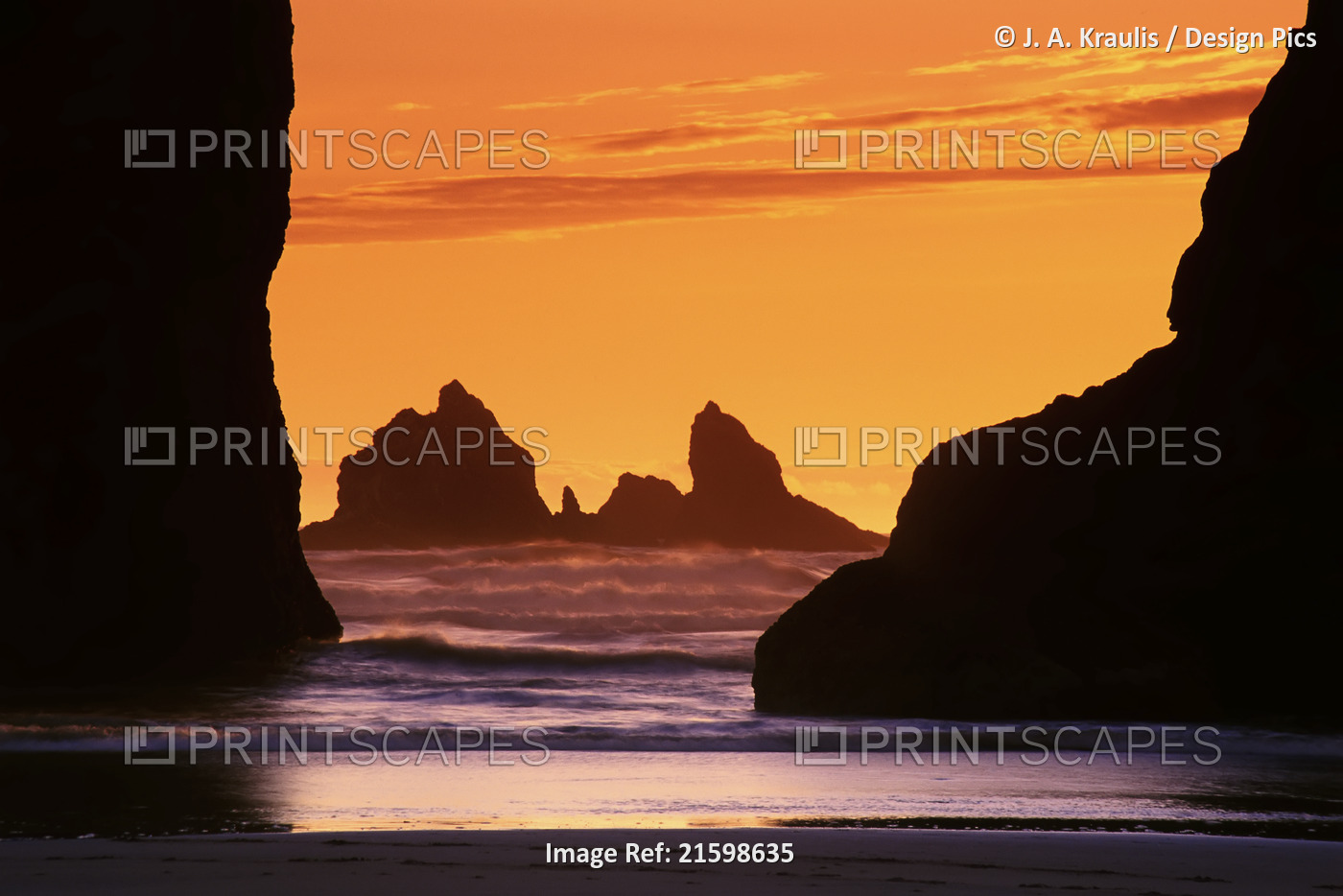 Sunset over Beach, Surf and Rock Formations, Bandon Beach, Oregon Coast, ...