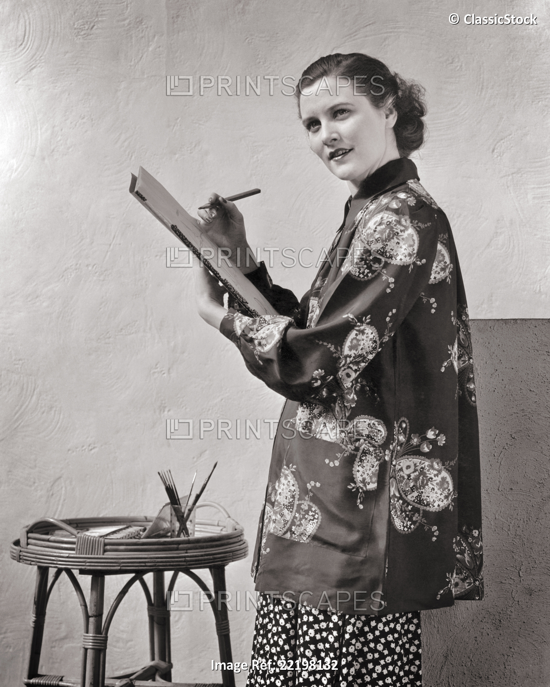 1930s 1940s WOMAN ARTIST WEARING SMOCK DRAWING PENCIL SKETCHING LOOKING AT ...
